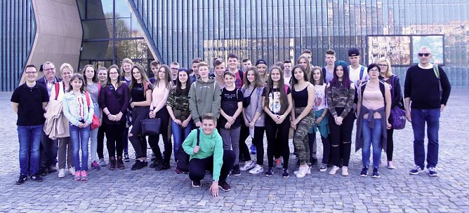 Gruppenfoto mit deutschen und polnischen Jugendlichen (Foto: Villa Lampe ) Gruppenfoto mit deutschen und polnischen Jugendlichen (Foto: Villa Lampe )