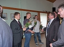 Zeugnisse &uuml;bergeben (Foto: Karl-Heinz Herrmann)