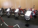 Trotz der wochenlangen Hitze kamen zum diesj&auml;hrigen Treffen &uuml;ber 100 Besitzer eines Mopeds, Motorrollers, Motorrades oder Dreirades der tschechischen Marken Jawa oder CZ auf das Gel&auml;nde der Festscheune in R&ouml;blingen am See (Sachsen-Anhalt) (Foto: H. Rein)