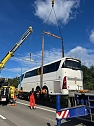 Verungl&uuml;ckter Bus an der A38 (Foto: S. Dietzel)