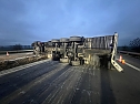 Sattelschlepper auf der A38 umgekippt (Foto: S.Dietzel)