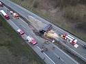 Lkw Unfall verteilt Tonnen an Sand auf der A38 (Foto: S. Dietzel) Lkw Unfall verteilt Tonnen an Sand auf der A38 (Foto: S. Dietzel)