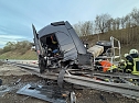 Lkw Unfall verteilt Tonnen an Sand auf der A38 (Foto: S. Dietzel) Lkw Unfall verteilt Tonnen an Sand auf der A38 (Foto: S. Dietzel)