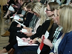 Bild: Verbeamtung von &uuml;beer 350 Lehrerinnen und Lehrern (Foto: Ilka K&uuml;hn)