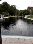 Pechschwarz hatte sich das Wasser im Becken des Hundeshagener Freibades nach einer technischen Störung am Filtersystem gefärbt. (Foto: Simone Haase ) Pechschwarz hatte sich das Wasser im Becken des Hundeshagener Freibades nach einer technischen Störung am Filtersystem gefärbt. (Foto: Simone Haase )