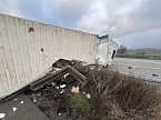 Sattelschlepper auf der A38 umgekippt (Foto: S.Dietzel)