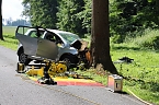 Fahrer stirbt bei Frontalkollision, Feuerwehr befreit Eingeklemmten (Foto: Feuerwehr Heiligenstadt) Fahrer stirbt bei Frontalkollision, Feuerwehr befreit Eingeklemmten (Foto: Feuerwehr Heiligenstadt)