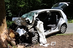 Fahrer stirbt bei Frontalkollision, Feuerwehr befreit Eingeklemmten (Foto: Feuerwehr Heiligenstadt) Fahrer stirbt bei Frontalkollision, Feuerwehr befreit Eingeklemmten (Foto: Feuerwehr Heiligenstadt)