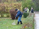 Saubermachen im B&auml;renpark (Foto: Wolfgang Stenzel)