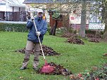 Saubermachen im B&auml;renpark (Foto: Wolfgang Stenzel)