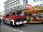 Feuerwehr&uuml;bung bei der Sparkasse (Foto: Ilka K&uuml;hn)