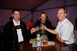 Gewichtiger Gast zum Oktoberfest im Autohaus Peter (Foto: AHP/Fischer)