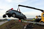 Auto kommt von der Fahrbahn ab (Foto: Feuerwehr Heiligenstadt) Auto kommt von der Fahrbahn ab (Foto: Feuerwehr Heiligenstadt)