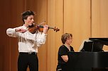 Junge Geiger im Konzert (Foto: Karl-Heinz Herrmann)