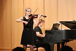 Junge Geiger im Konzert (Foto: Karl-Heinz Herrmann)