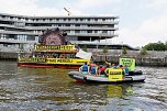 Wasserdemo auf der Elbe (Foto: Greenpeace/PressMedia) Wasserdemo auf der Elbe (Foto: Greenpeace/PressMedia)
