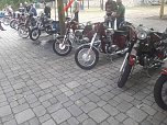 Trotz der wochenlangen Hitze kamen zum diesj&auml;hrigen Treffen &uuml;ber 100 Besitzer eines Mopeds, Motorrollers, Motorrades oder Dreirades der tschechischen Marken Jawa oder CZ auf das Gel&auml;nde der Festscheune in R&ouml;blingen am See (Sachsen-Anhalt) (Foto: H. Rein)