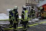 Dachstuhlbrand griff auf Nachbarh&auml;user &uuml;ber (Foto: S. Dietzel)