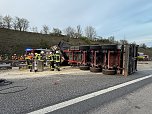 Lkw Unfall verteilt Tonnen an Sand auf der A38 (Foto: S. Dietzel) Lkw Unfall verteilt Tonnen an Sand auf der A38 (Foto: S. Dietzel)