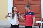 Fans und Cheftrainer des Thüringer HC Herbert Müller verabschieden neun Spitzenhandballerinnen in Bad Langensalza (Foto: Eva Maria Wiegand) Fans und Cheftrainer des Thüringer HC Herbert Müller verabschieden neun Spitzenhandballerinnen in Bad Langensalza (Foto: Eva Maria Wiegand)