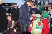 Bild: Mielitz umringt von Fans