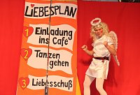 Bild: Liebesbote Phillip D&ouml;nnecke verschie&szlig;t seine Pfeile in der aktuellen Choreographie des BCC