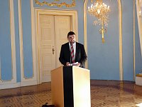 "Zwischen Prunk und Politik" Bild: "Zwischen Prunk und Politik"