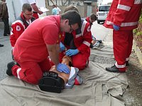 Bild: Junge Sanit&auml;ter im Wettstreit