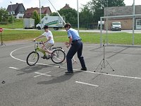 Bild: Junge Sanit&auml;ter im Wettstreit