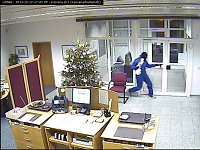 Bild: Bank&uuml;berfall in Ro&szlig;leben