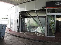 Bild: Tankstelle verw&uuml;stet