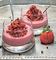 Scharf: Erdbeeren mit Pfeffer anzuspitzen ist aus der Mode gekommen. Dennoch lohnt sich die Frucht-Schärfe-Kombination. Bild: Scharf: Erdbeeren mit Pfeffer anzuspitzen ist aus der Mode gekommen. Dennoch lohnt sich die Frucht-Schärfe-Kombination.