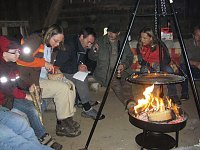 Am romantischen Lagerfeuer in der Numburg. Bild: Am romantischen Lagerfeuer in der Numburg.