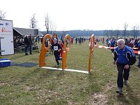 Bild: Kinder und Jugendliche beim Possenlauf