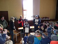 Bild: Kinder und Jugendliche beim Possenlauf