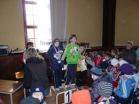 Bild: Kinder und Jugendliche beim Possenlauf