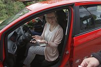 Über den neuen Opel Corsa als Zweitfahrzeug freut sich die ganze Familie: Annemarie, Marlene, Johanna und ihre Eltern Diana und Joachim Schulze. Bild: Über den neuen Opel Corsa als Zweitfahrzeug freut sich die ganze Familie: Annemarie, Marlene, Johanna und ihre Eltern Diana und Joachim Schulze.