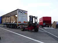 Gefahrgut soll umgeladen und gesichert werden Bild: Gefahrgut soll umgeladen und gesichert werden