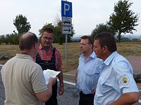 Gefahrgut soll umgeladen und gesichert werden Bild: Gefahrgut soll umgeladen und gesichert werden