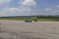 Bild: Bremstest: Pkw gegen Motorrad: Eine echte &Uuml;berraschung: der Golf bremste mit 23,2 Meter klar besser als die BMW 1200 GS.