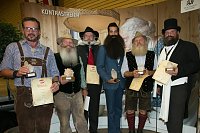Bild: Die Bart-Weltmeister der Kategorie Vollb&auml;rte und Trendbart (vlnr.): Michael Keller, Hans Gassner, Armin Knapp, Rowley Madison, Fritz Sendlhofer und Anton Madreiter.