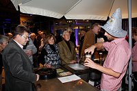 Bild: Gewichtiger Gast zum Oktoberfest im Autohaus Peter