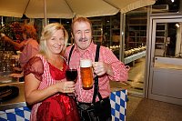 Bild: Gewichtiger Gast zum Oktoberfest im Autohaus Peter