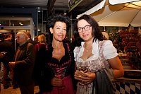 Bild: Gewichtiger Gast zum Oktoberfest im Autohaus Peter