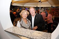 Bild: Gewichtiger Gast zum Oktoberfest im Autohaus Peter