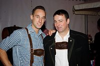 Bild: Gewichtiger Gast zum Oktoberfest im Autohaus Peter