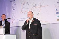 Bild: Gewichtiger Gast zum Oktoberfest im Autohaus Peter