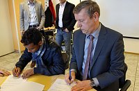 Bild: Brot und Lohn ist die beste Integration