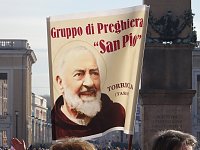 Bild: Pater Pio Gebetsgruppen beim Papst in Rom