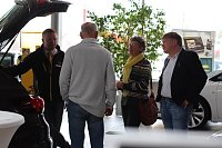 Bild: In einigen Autoh&auml;usern der Peter-Gruppe ging es heute um die Zukunft auf vier R&auml;dern